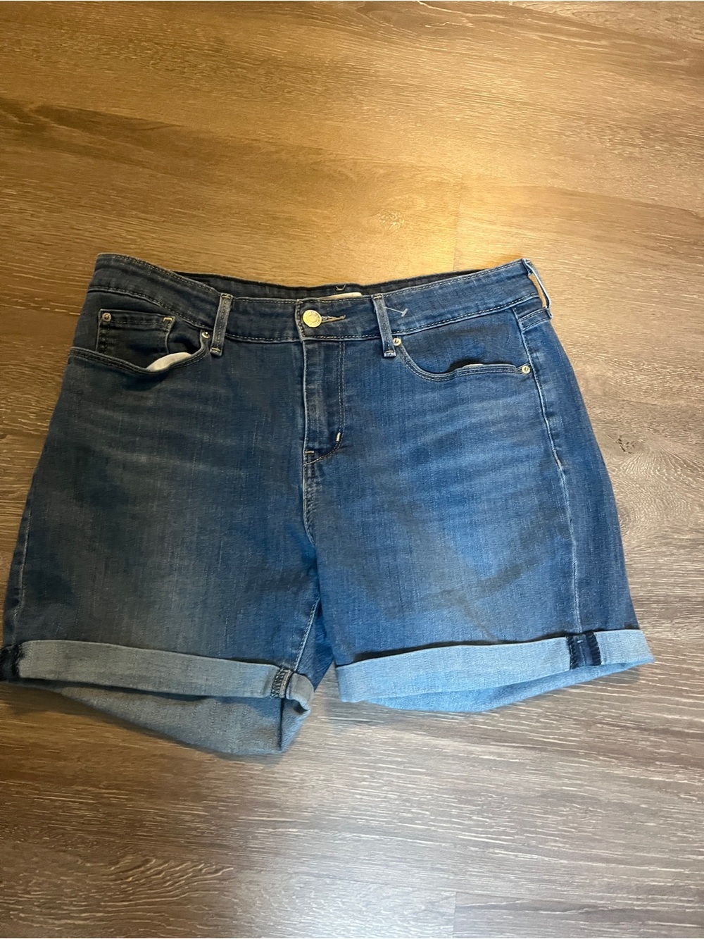 Signature by Levi Strauss & Co. Mid-Rise Denim Shorts Size 6